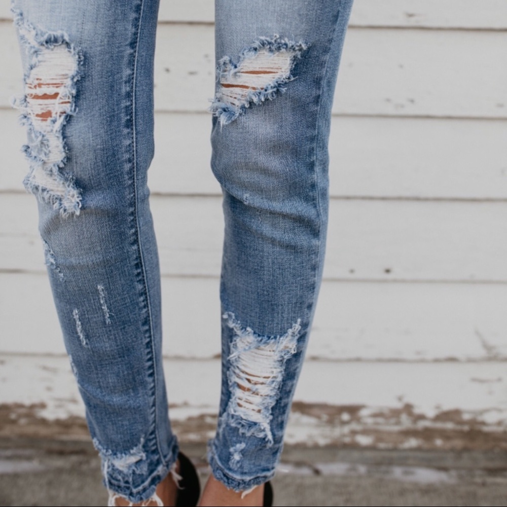 1 LEFT SALE-FIRM‼️ Lizzie Destructive Skinnies - Picture 8 of 8